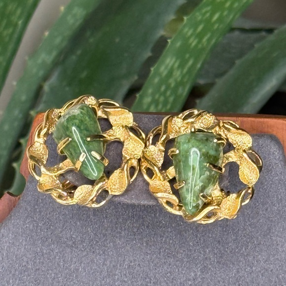 BSK Jewelry - Vintage 60s 70s Gold Tone Green Stone Clip Earrings | Mid Century Brutalist Boho